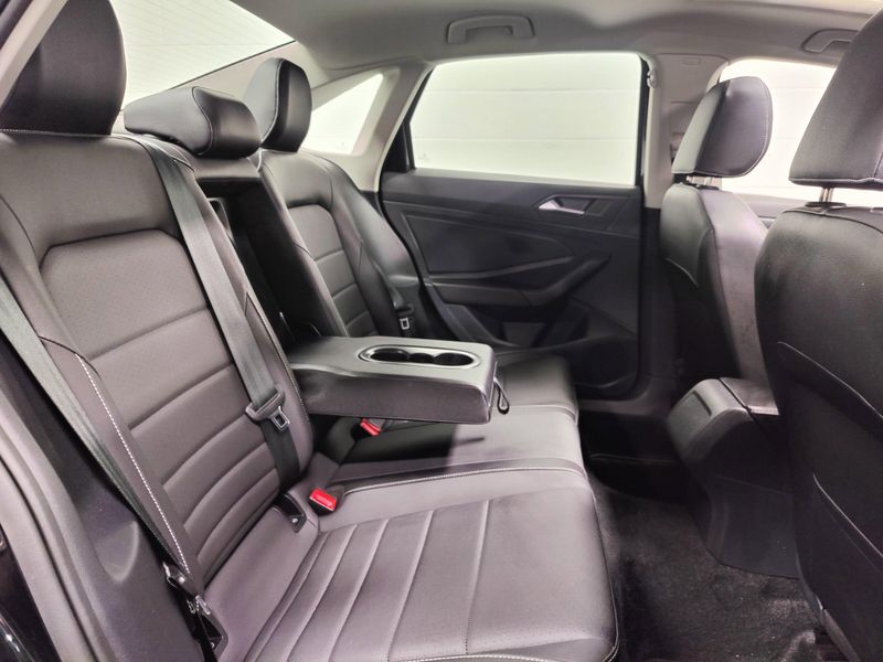 Used 2024 Volkswagen Jetta SE w/SunroofImage 15