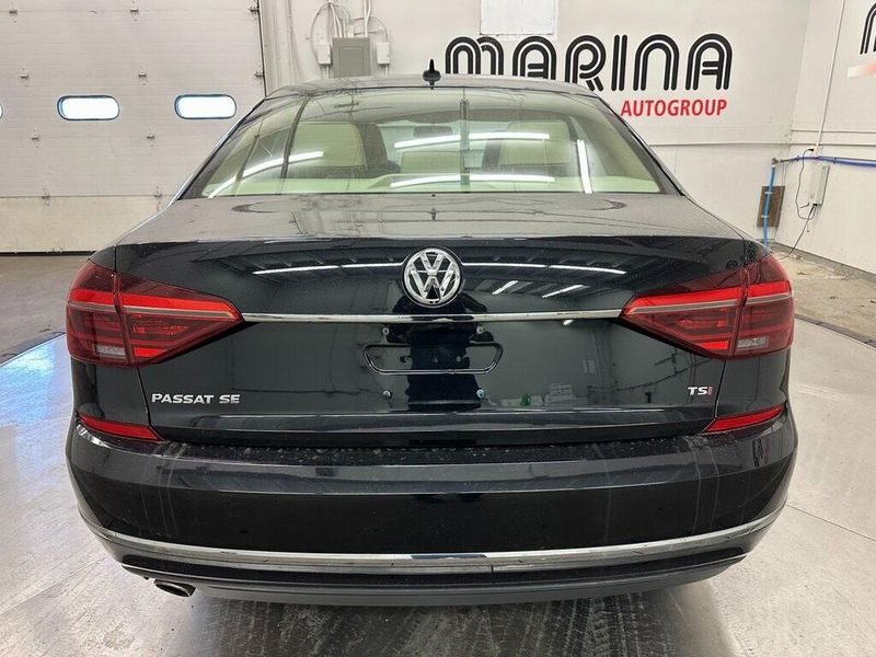 2018 Volkswagen Passat 2.0T SEImage 14