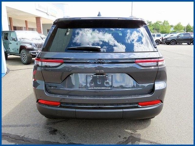 New 2025 Jeep Grand Cherokee Image 6