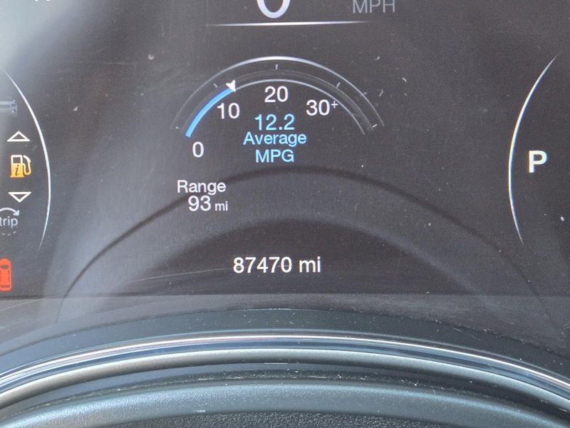 Used 2021 Jeep Grand Cherokee Laredo E 4x2