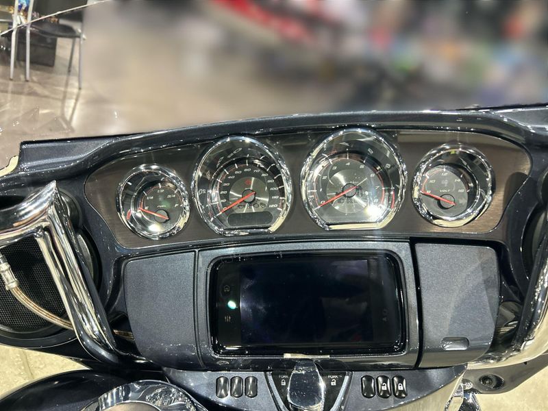 Used 2019 Harley-Davidson CVO STREET GLIDE Image 18