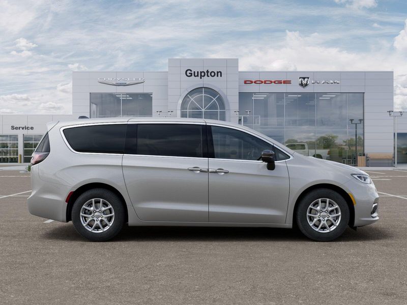 New 2026 Chrysler Pacifica SelectImage 55