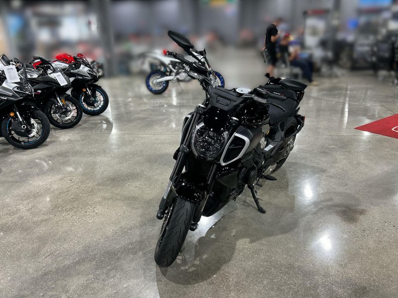 2024 Ducati DIAVEL V4 - DEMO Image 22