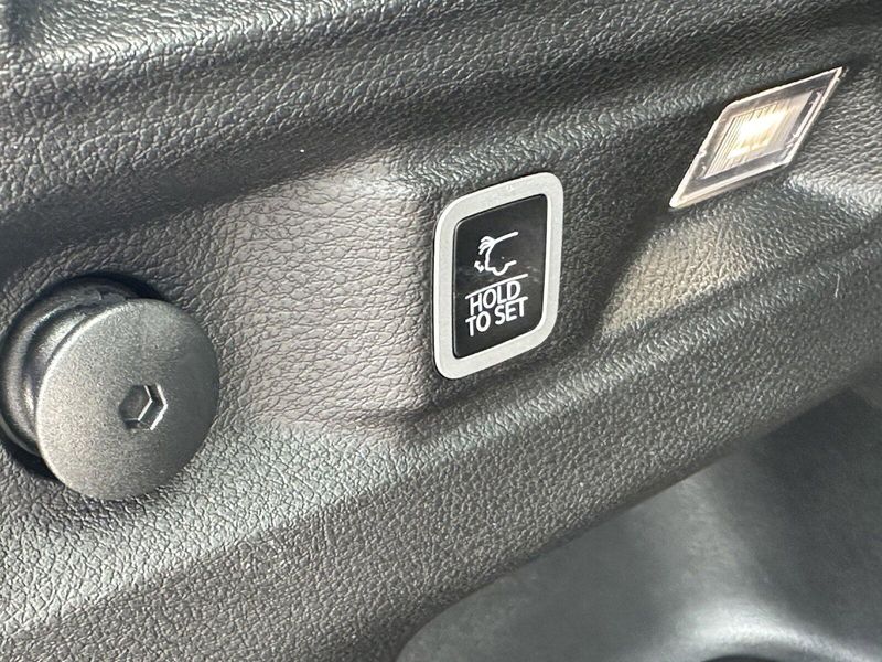 2024 Jeep Grand Cherokee L Altitude XImage 9