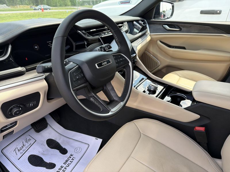 Used 2023 Jeep Grand Cherokee LimitedImage 27