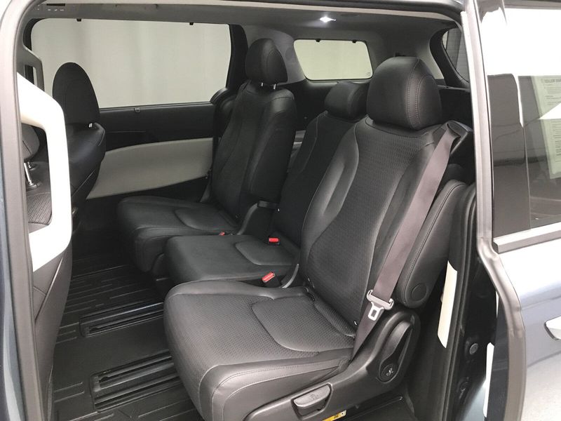 Used 2024 Kia Carnival MPV SX PrestigeImage 16