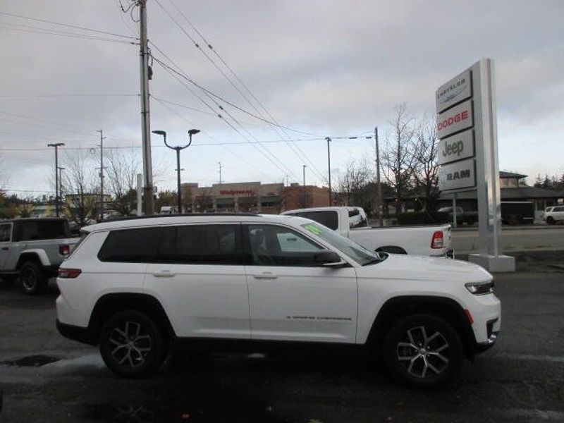 Used 2024 Jeep Grand Cherokee L LimitedImage 6