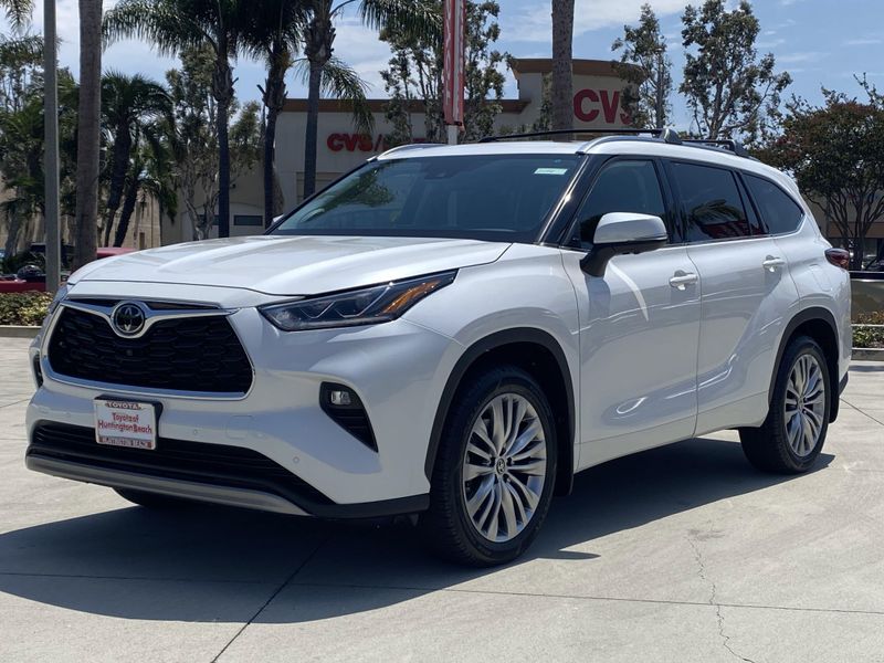 New 2023 Toyota Highlander PlatinumImage 6