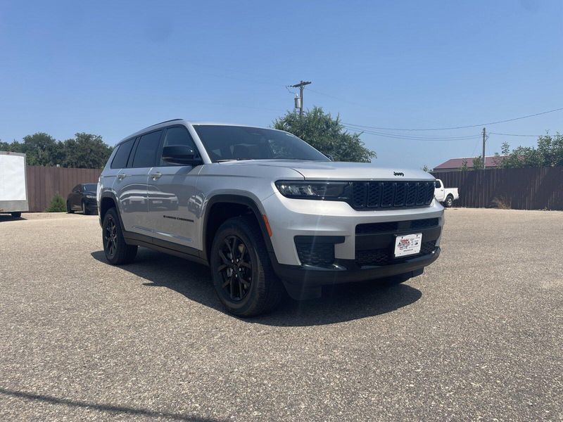 2024 Jeep Grand Cherokee L Altitude X 4x4Image 2