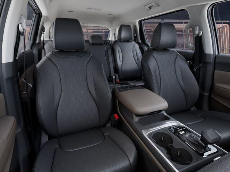 New 2026 Kia Carnival EXImage 16