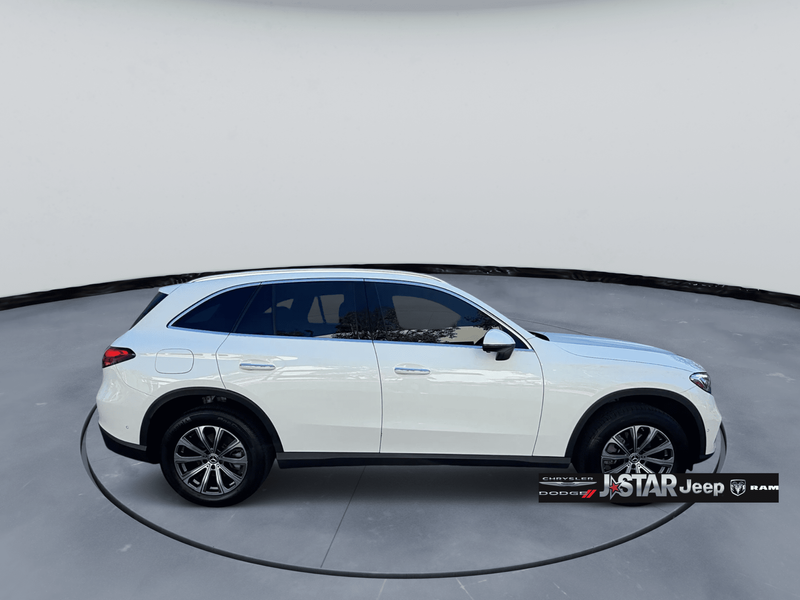 2024 Mercedes Benz GLC 300 photo 3