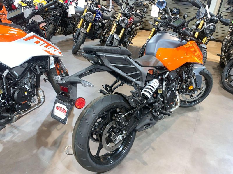 New 2024 KTM 250 DUKE Image 17