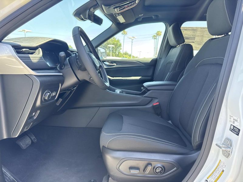 New 2026 Jeep Grand Cherokee Laredo X 4x2