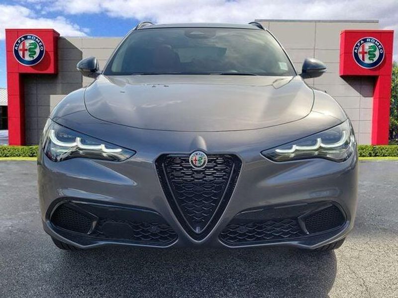 2025 Alfa Romeo Stelvio Sprint Base photo 2