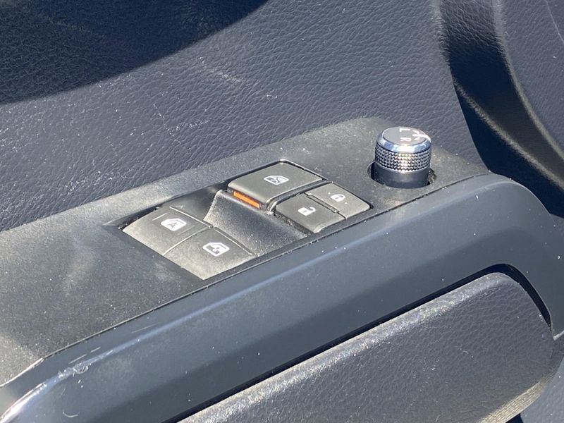 Used 2018 Toyota Tacoma Image 17
