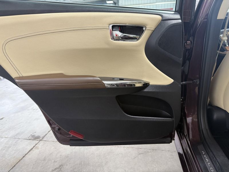Used 2018 Toyota Avalon LimitedImage 18