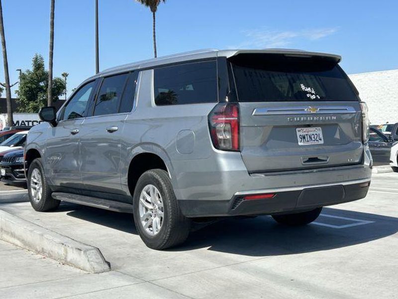 Used 2024 Chevrolet Suburban LTImage 3