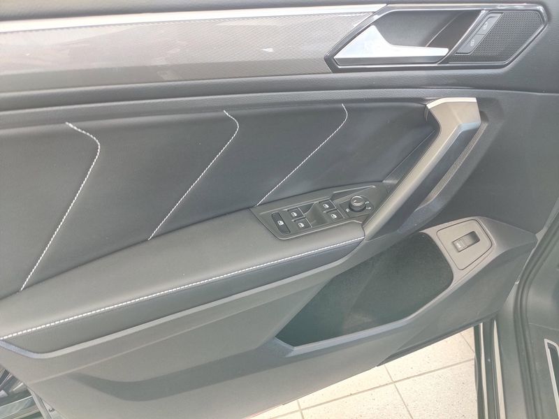 2024 Volkswagen Tiguan SE R-Line Black AWD w/SunroofImage 25