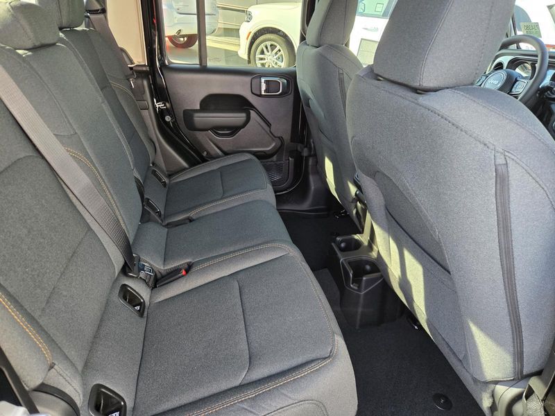 New 2026 Jeep Gladiator Sport S 4x4