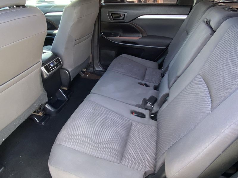 Used 2018 Toyota Highlander LEImage 14