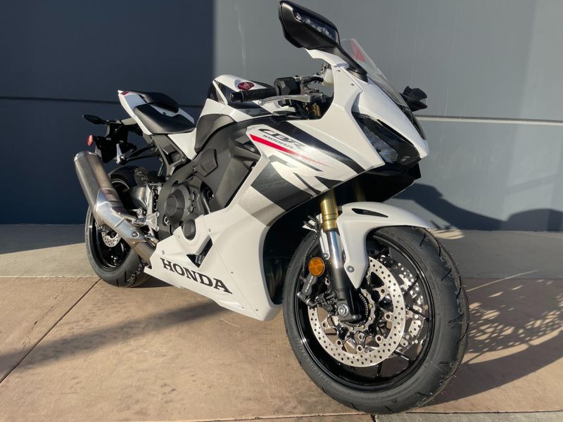 New 2025 Honda CBR1000RR Image 3