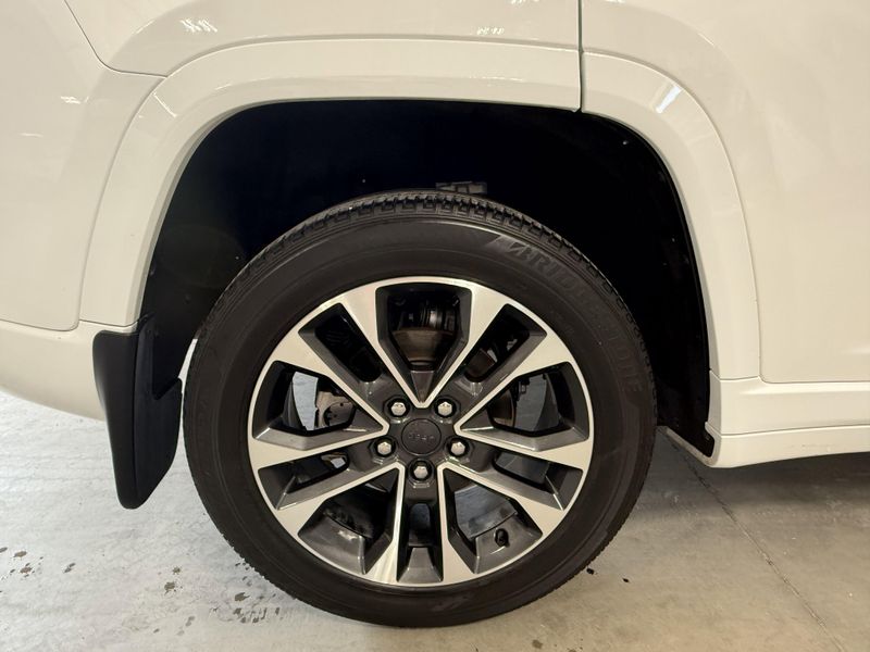 Used 2023 Jeep Grand Cherokee OverlandImage 10