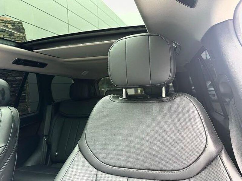 2025 Land Rover Range Rover SE