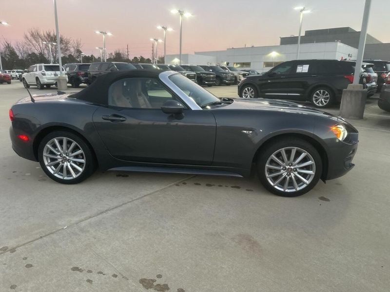 Used 2017 Fiat 124 Spider LussoImage 4