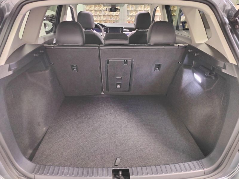 Used 2025 Volkswagen Taos SEL AWD w/Sunroof/NavImage 14