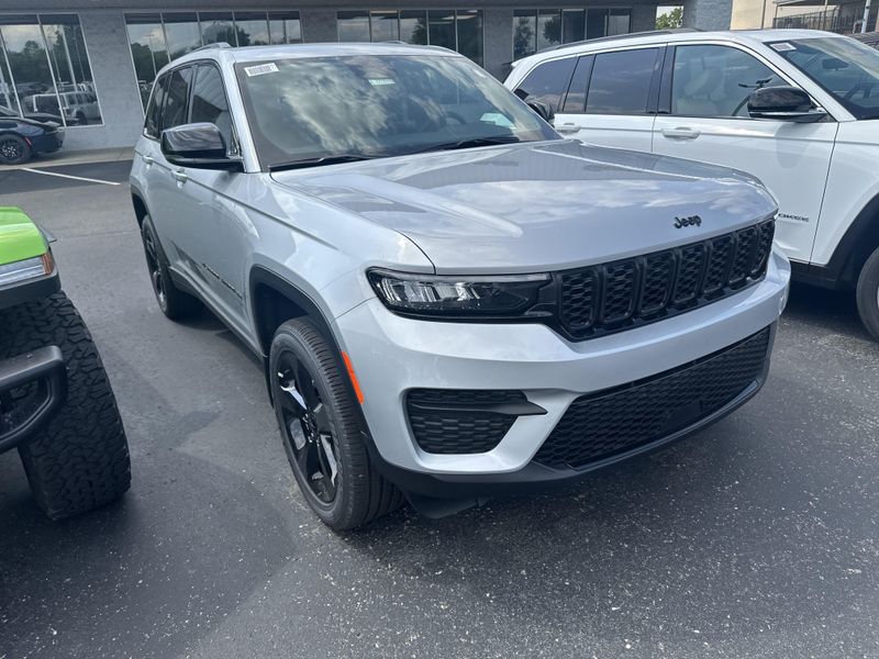2025 Jeep Grand Cherokee Altitude X 4x4Image 3