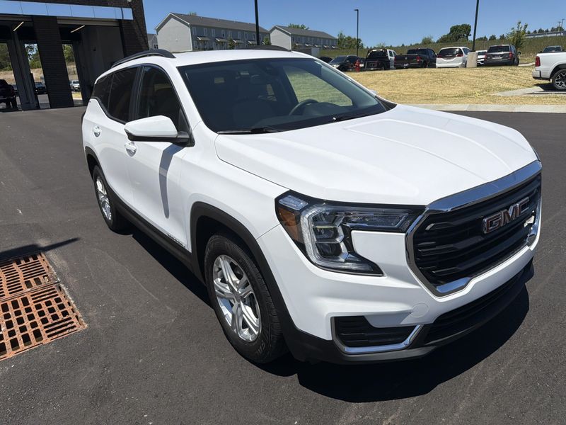 Used 2022 GMC Terrain SLEImage 5