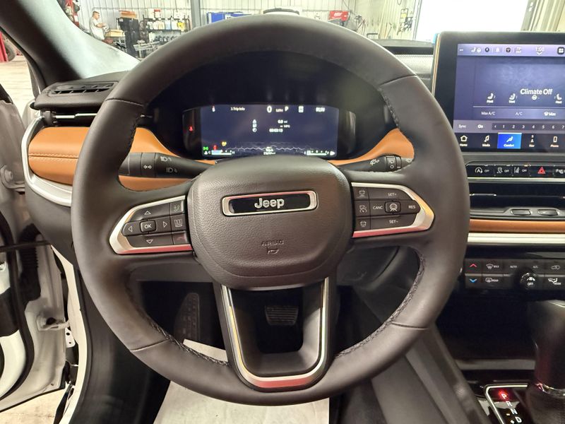 Used 2025 Jeep Compass LimitedImage 20