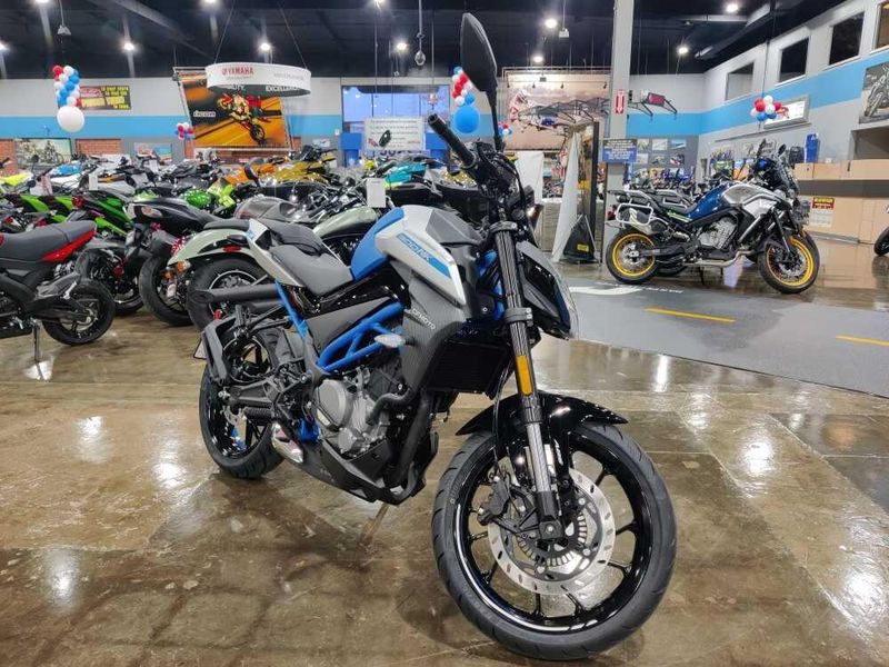 Used 2023 CFMOTO 300NK Image 2