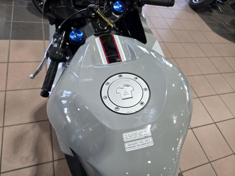 New 2026 Honda CBR600RR DEEP PEARL GRAY Image 9