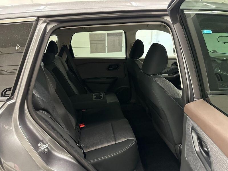 2022 Nissan Rogue SImage 24