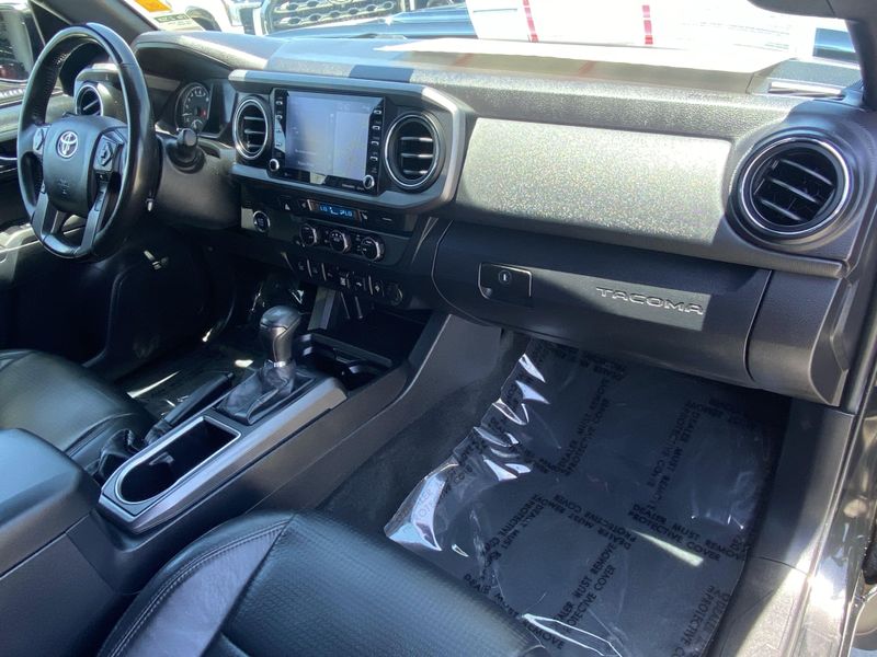 Used 2022 Toyota Tacoma TRD SportImage 11