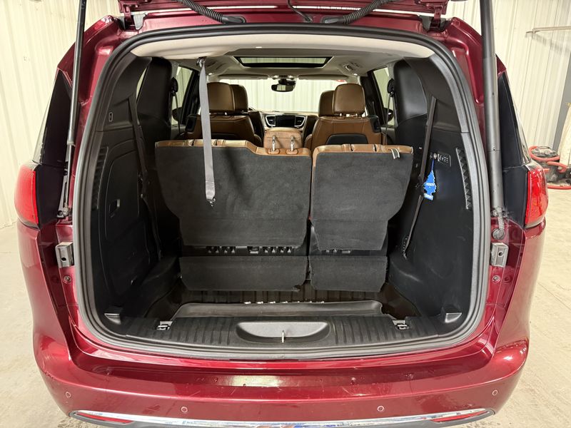 Used 2017 Chrysler Pacifica LimitedImage 5