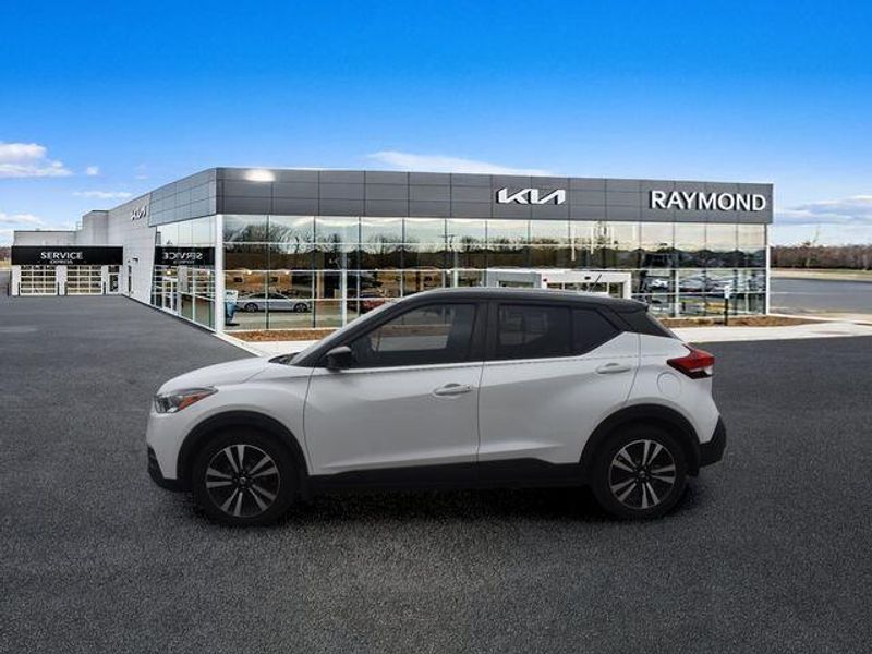 Used 2018 Nissan Kicks SVImage 6