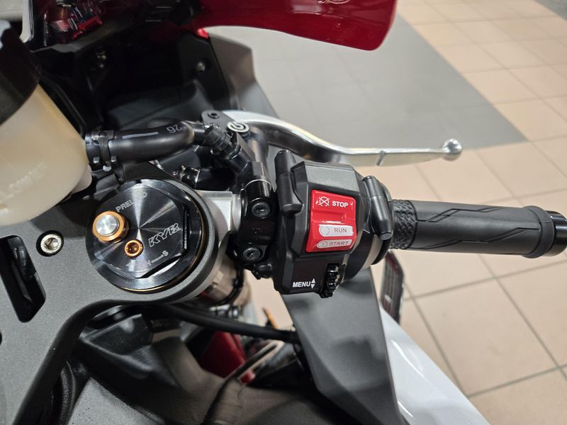NEW 2026 YAMAHA YZFR1 70TH ANNIVERSARY EDITION Image 17