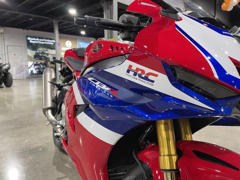 New 2025 Honda CBR1000RR-R FIREBLADE SP Image 15