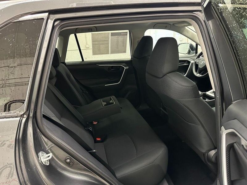 2021 Toyota RAV4 LEImage 25