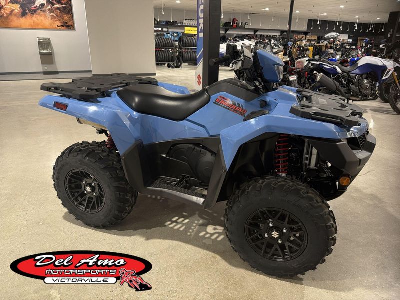 New 2025 Suzuki KINGQUAD 500 AXI POWER STEERING SE  in a BLUE exterior color. Victorville Del Amo Motorsports 760-241-7387 delamomotorsportsofvictorville.com 