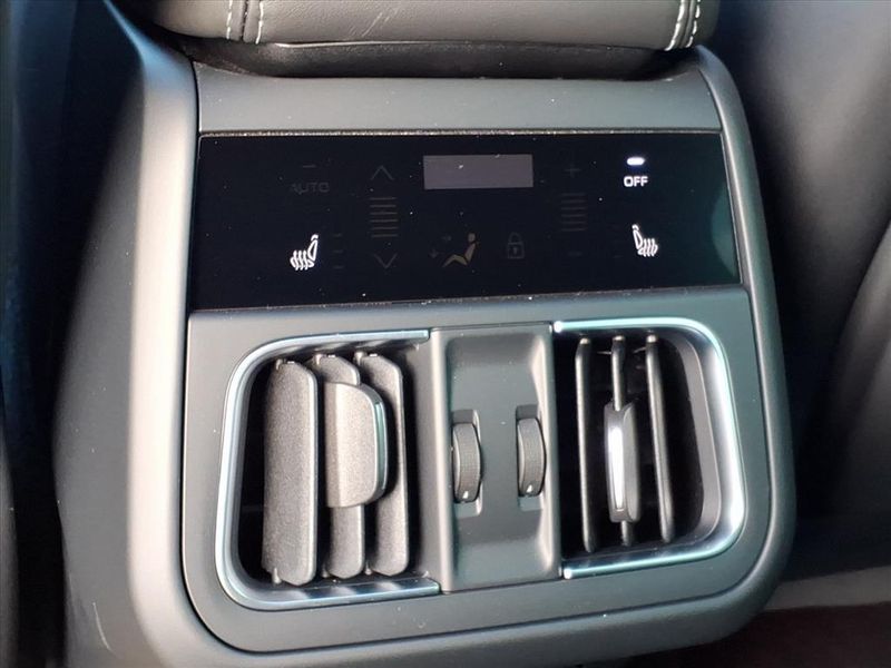 New 2025 Maserati Grecale ModenaImage 11