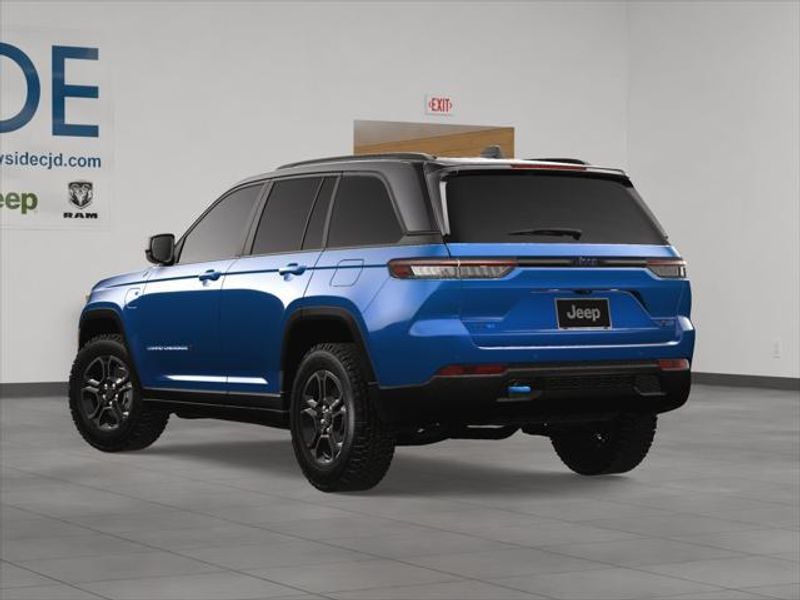2023 Jeep Cherokee Trailhawk photo 4