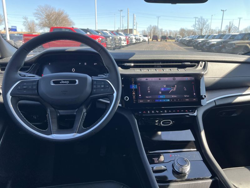 New 2026 Jeep Grand Cherokee Limited 4x4Image 11