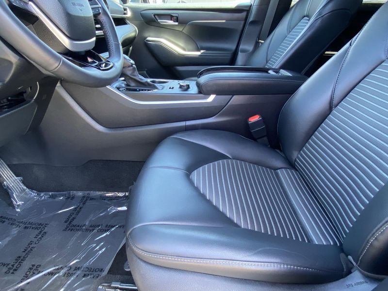 Used 2024 Toyota Highlander XSEImage 16