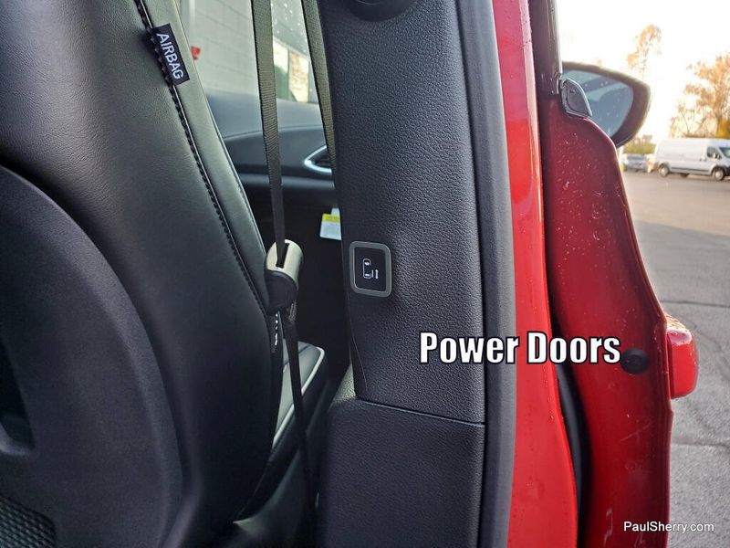 New 2026 Chrysler Pacifica Limited