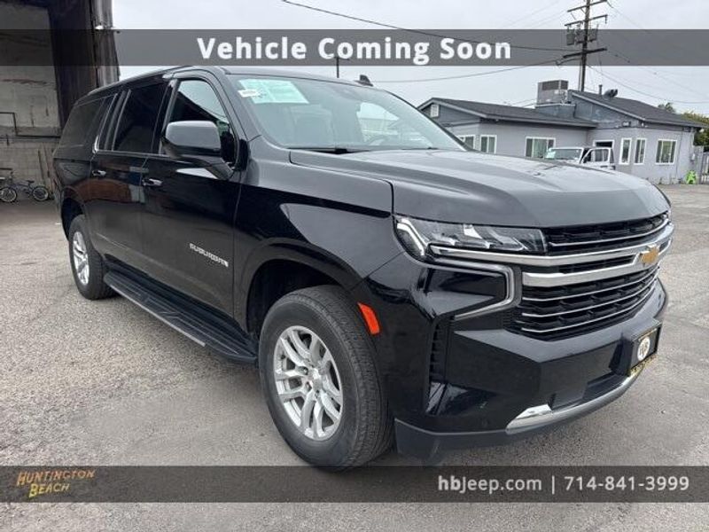 2023 Chevrolet Suburban LTImage 3