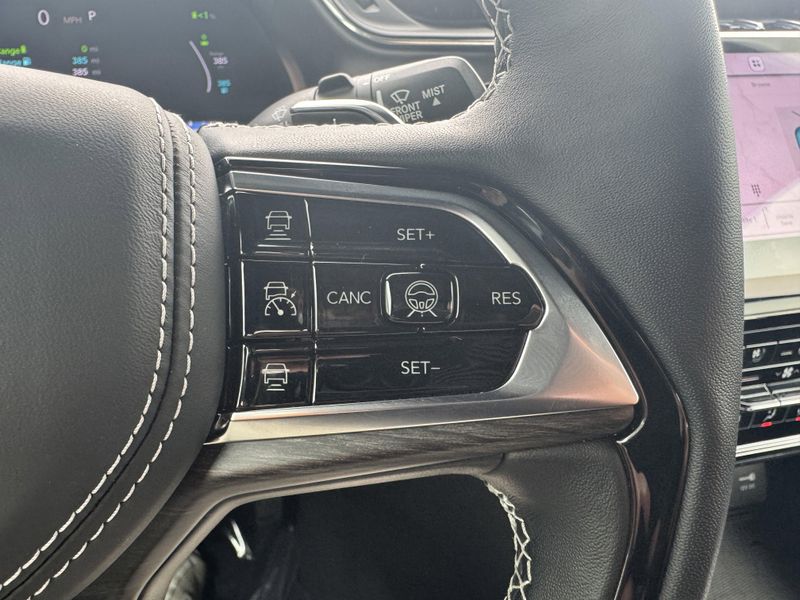 Used 2022 Jeep Grand Cherokee 4xe OverlandImage 16