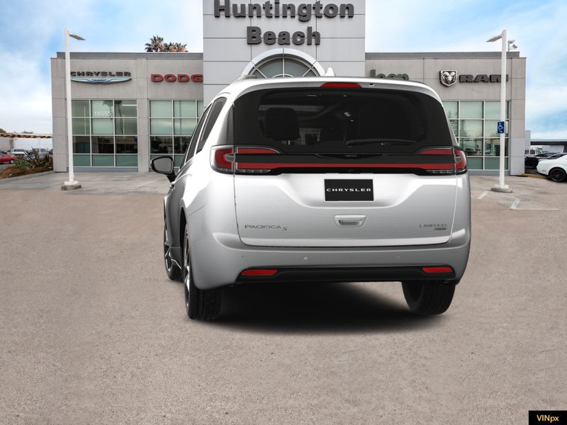 2023 Chrysler Pacifica Limited AWDImage 8